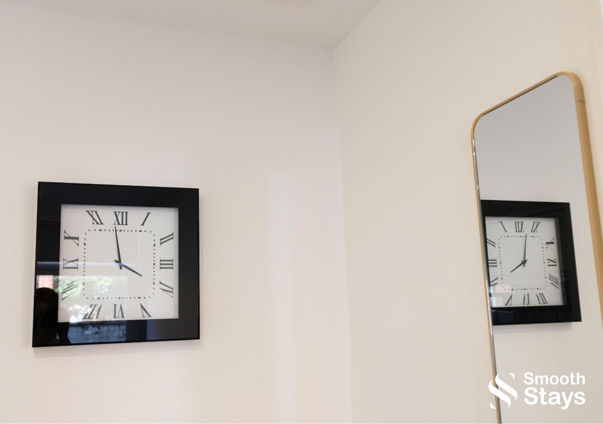 Smooth Stays: Preston Serviced Apartment with Parking Near Station Exterior photo